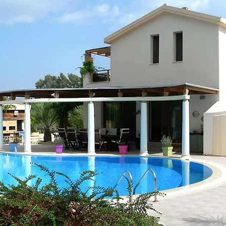 Tasos Villa *