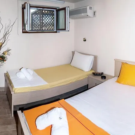 Tasos Villa *