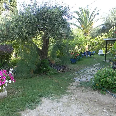 Efterpi Apartment *