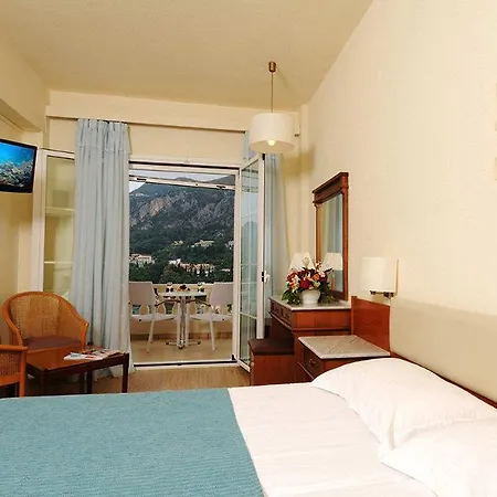 Akrotiri Beach Hotel