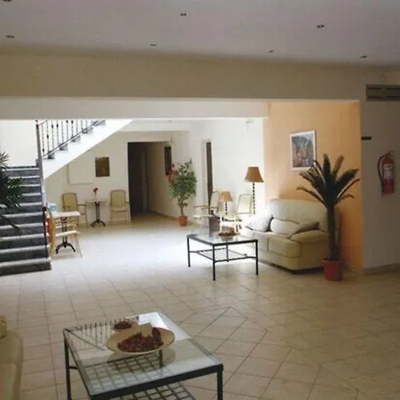 Annaliza Aparthotel 3*