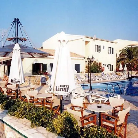 Front Salvanos Aparthotel Acharavi (Corfu)