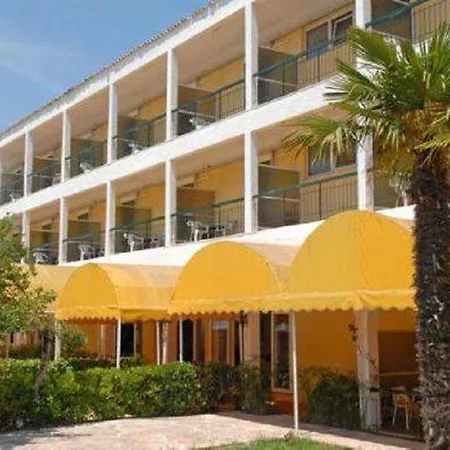 Feakion Hotel 2*