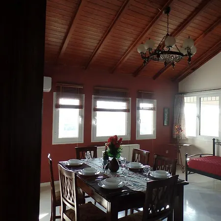 Eleni Apartment *