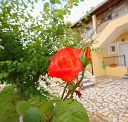 Zefiros Aparthotel 3*