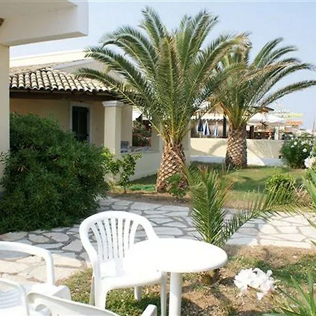 Front Salvanos Aparthotel