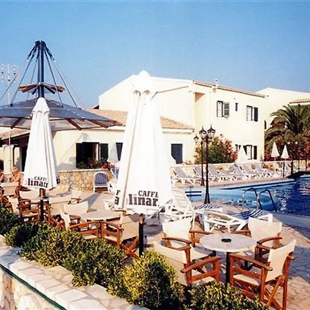 Front Salvanos 2* Acharavi (Corfu)