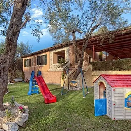 Villa Villa Pelekas *