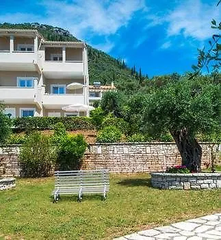 Krouzeri Beach Kentroma
