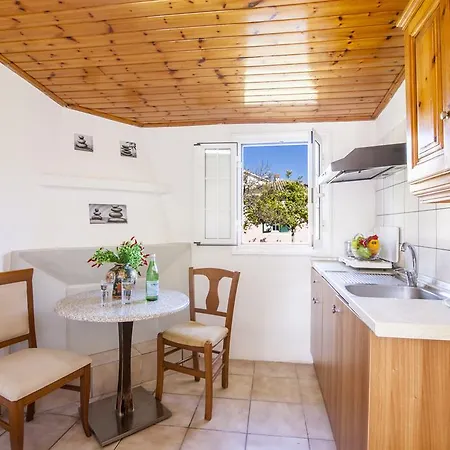 Koutroulo's Private Holiday home Kato Korakiana
