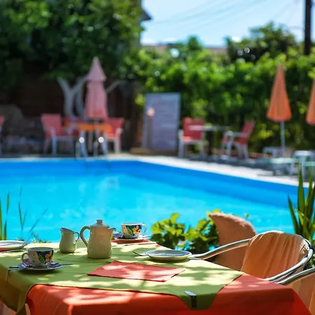 Argo Pool & Bar Aparthotel