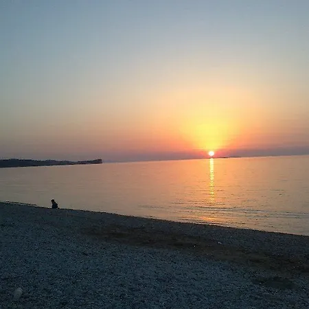Front Salvanos Aparthotel