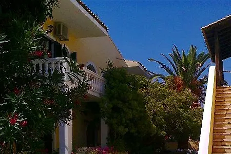 Front Salvanos Aparthotel 2*