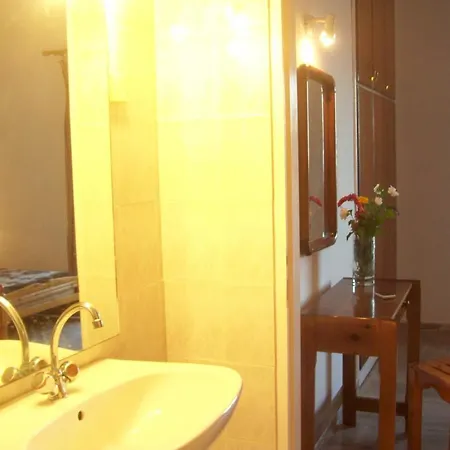 Vania Gardenos Apartment