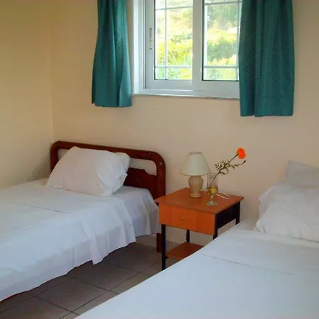 Vania Gardenos Apartment *
