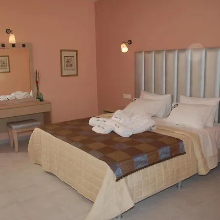 Rebecca's Village 4* Karousades (Esperies)