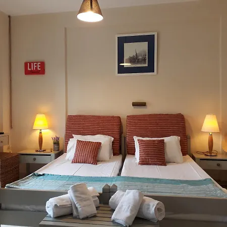 Pierhouse Yachting 3*