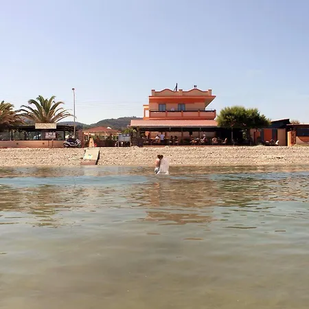 Aparthotel Ninos On The Beach