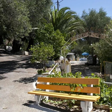 Paradise Apartments *