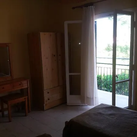 Front Salvanos Aparthotel