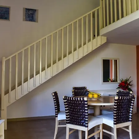Govino Bay Aparthotel 3*