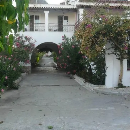Sailors Beach Apartments 2*