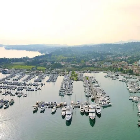 Pierhouse Yachting 3*