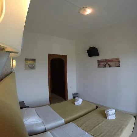 Tina Hotel 2*