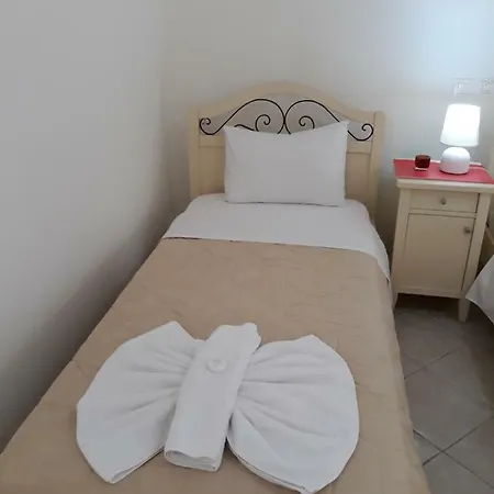 Hotel Pulades Poulades
