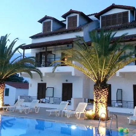 Apartment Captains & Kavos