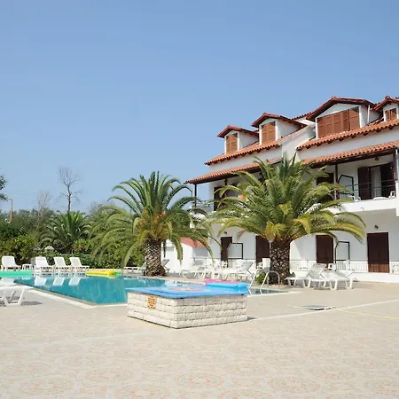 Apartment Captains & Kavos