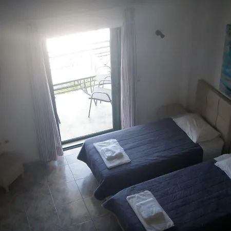 Umbrella Aparthotel *