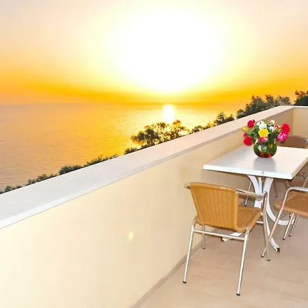 Apartment With Pool Maria On Agios Gordios *