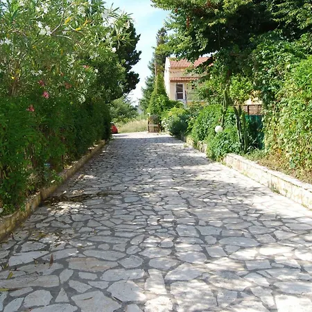 Alexandros Aparthotel
