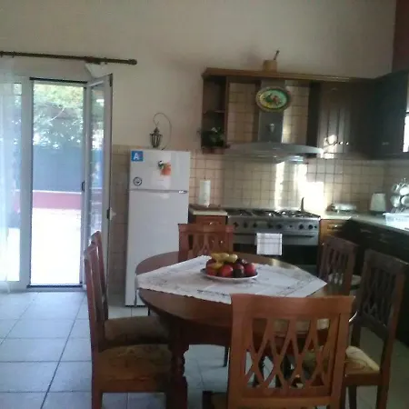 Eleni Apartment *