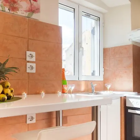Apartment Elegant Old Town By Nadiona