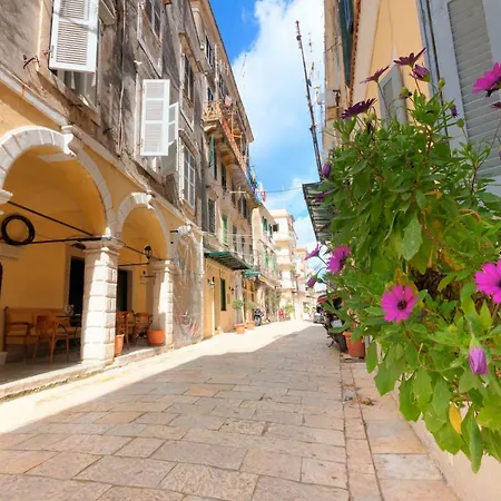 Elegant Old Town By Nadiona Apartment *