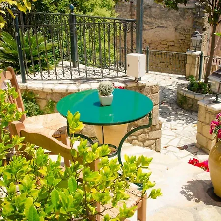 Conte Rari Villa *
