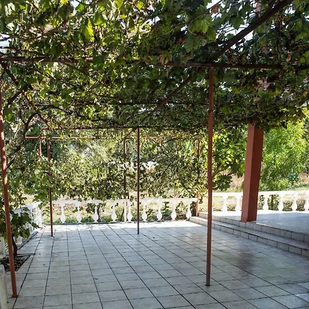 Apartment George's House Afra