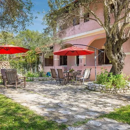 Gardens Holiday home Astrakeri