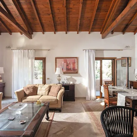 Apartment Moraiti House