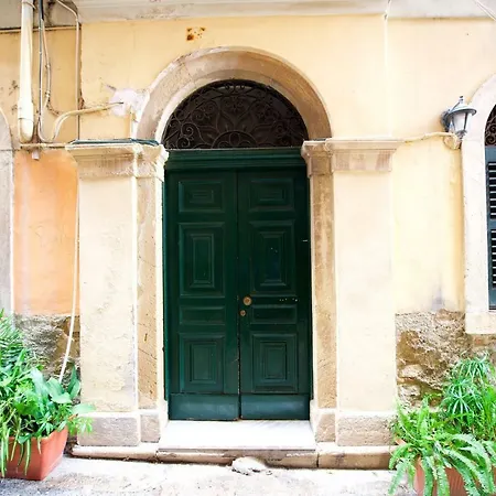 Old Fortress Luxury Apartment *