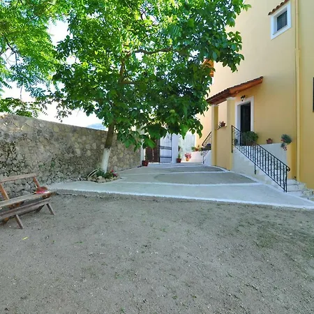 Holiday home Lotza House