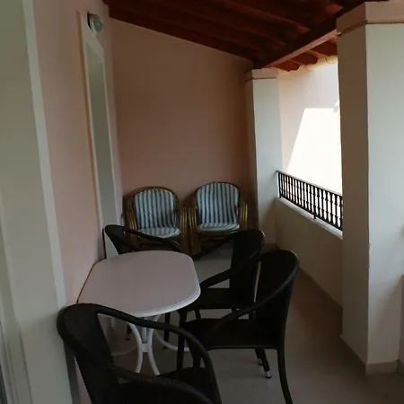 Kamari Aparthotel