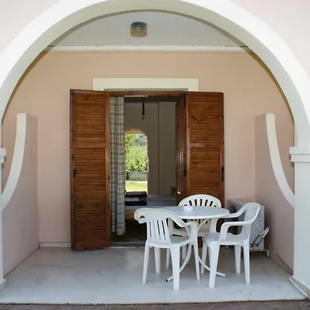 Kamari Aparthotel *