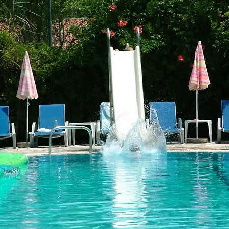 Kamari Aparthotel *