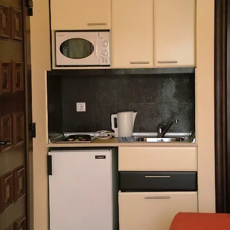 Kamari Aparthotel