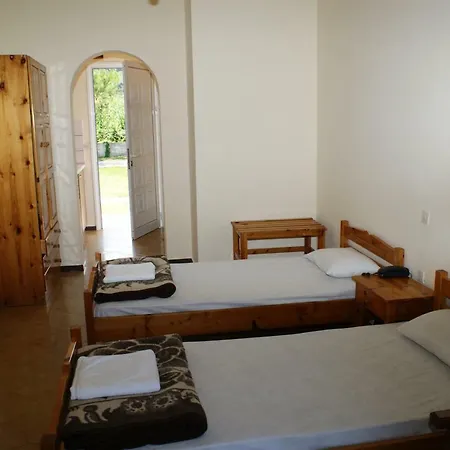 Kamari Aparthotel