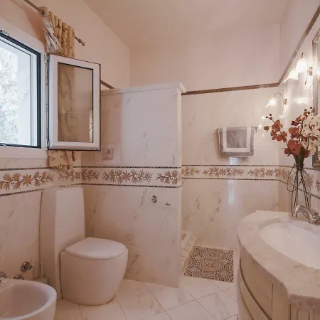 Ellania Villa