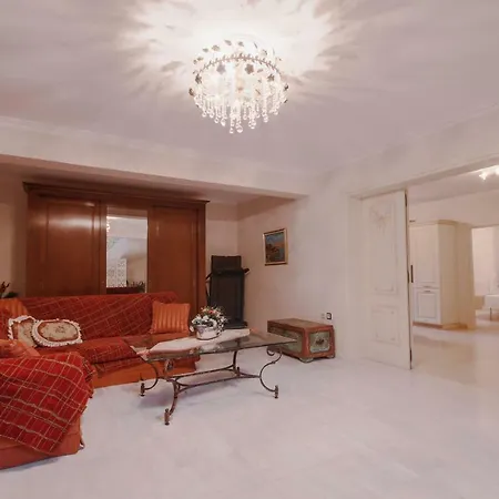 Ellania Villa